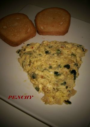 Una foto de Revuelto de calabacín con bacalao