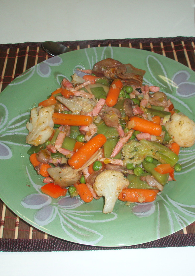 Una foto de Verduras salteadas con bacon