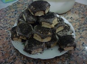 Una foto de Tortas o tortitas negras caseras