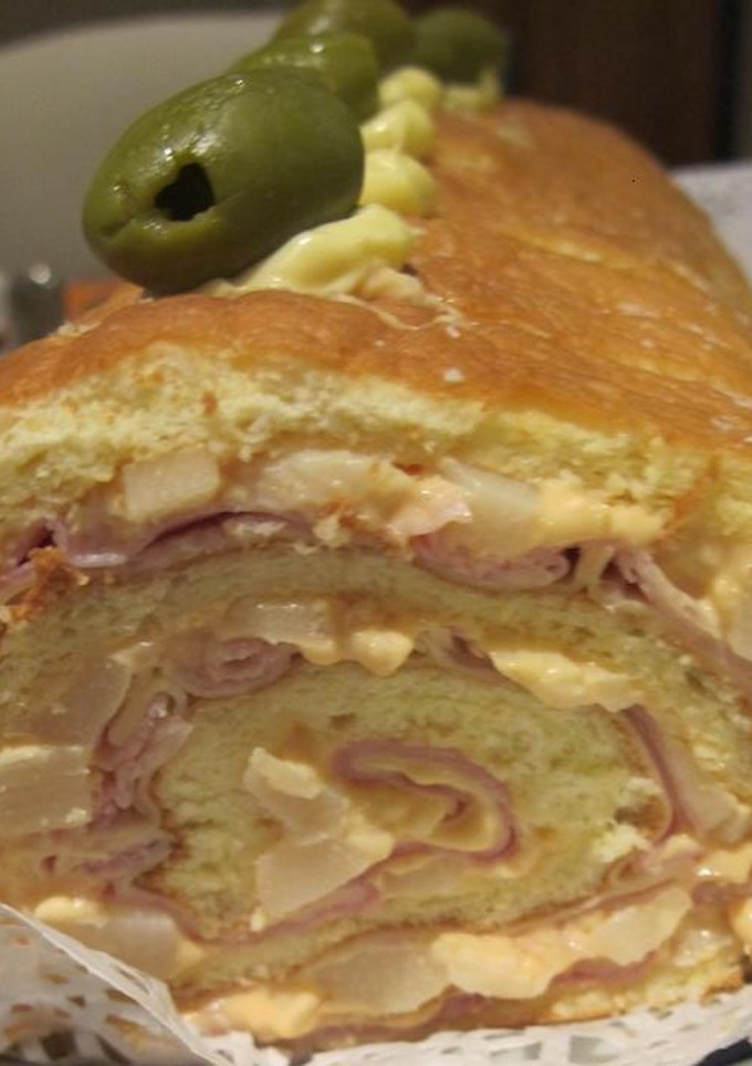 Una foto de Pionono de jamón, queso y palmitos