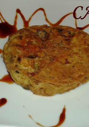 Una foto de Tortilla de alcachofas y champiñones
