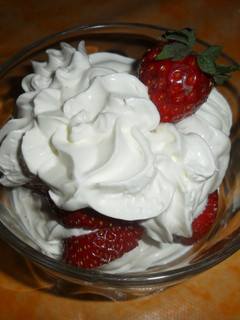 Una foto de Frutillas con crema chantilly