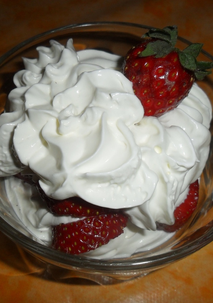 Una foto de Frutillas con crema chantilly
