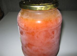Una foto de Salsa de tomate casera para conservar