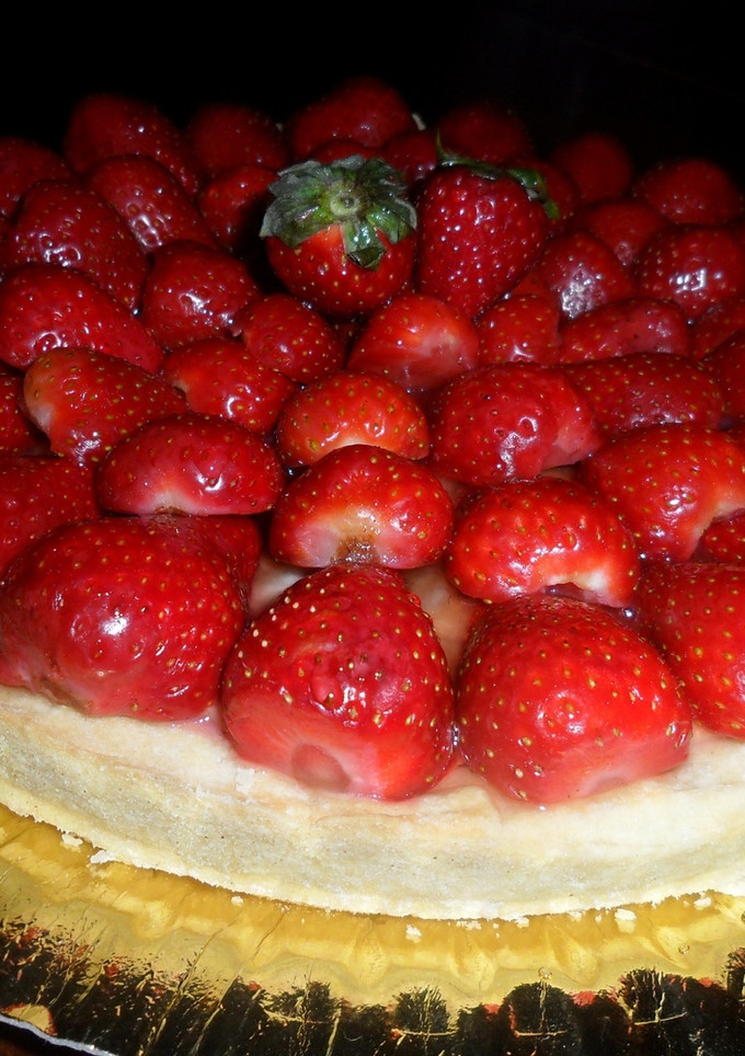 Una foto de Tarta de plátanos y fresas
