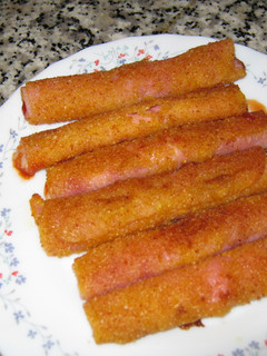 Una foto de Rollitos de jamón york, queso y kechup