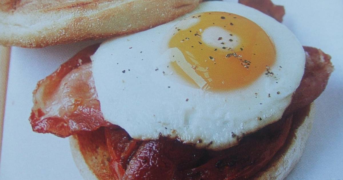 Bocadillo de bacón, huevo y pimientos del piquillo Receta de Cuqui