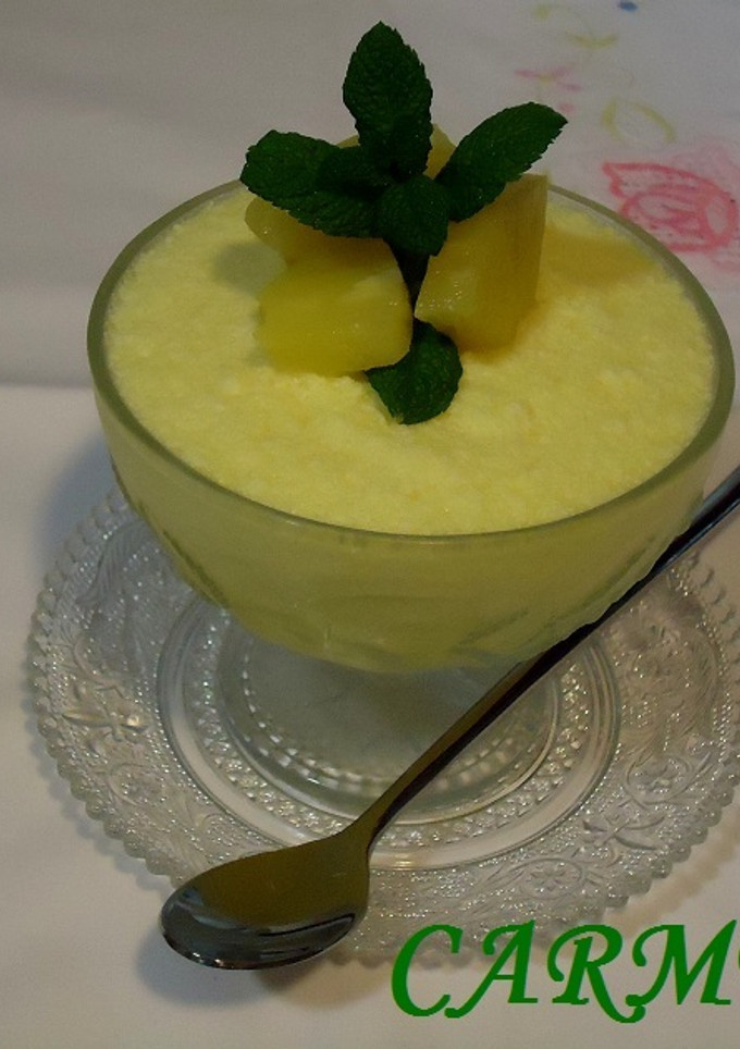 Una foto de Mousse de piña en almíbar