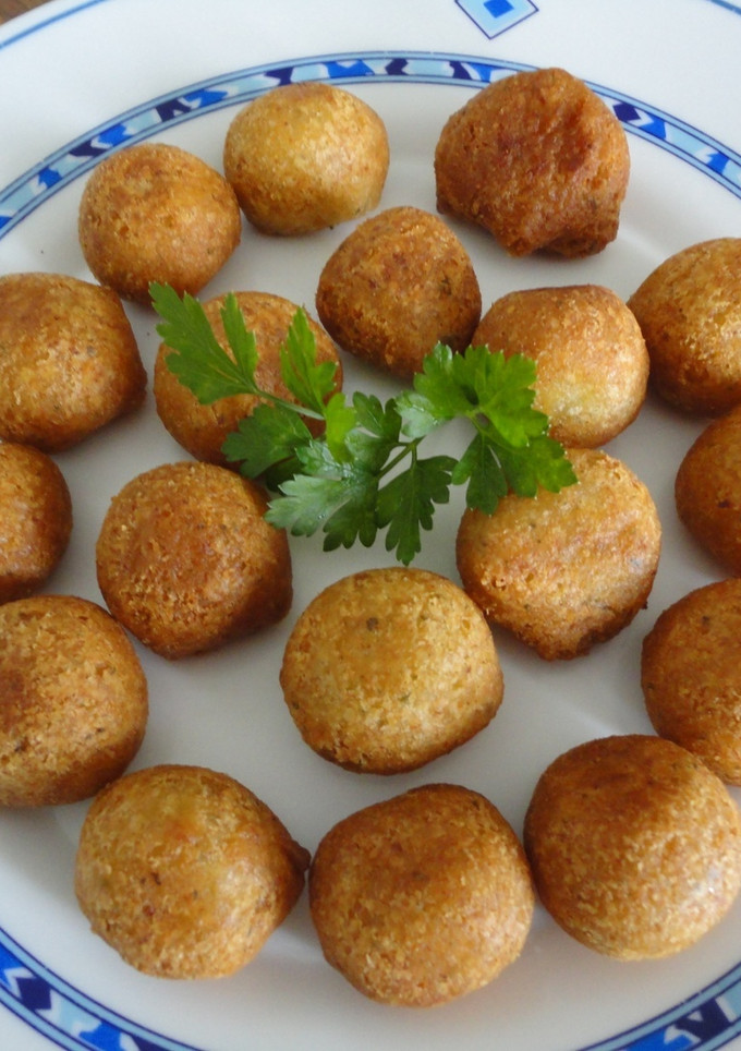 Una foto de Buñuelos de Bacalao con harina de tempura