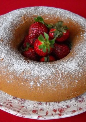 Una foto de Bizcocho de fresas y queso fresco