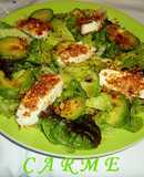 Ensalada con aguacate y mozzarella fresca