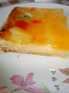 Una foto de Hojaldre de frutas y natillas
