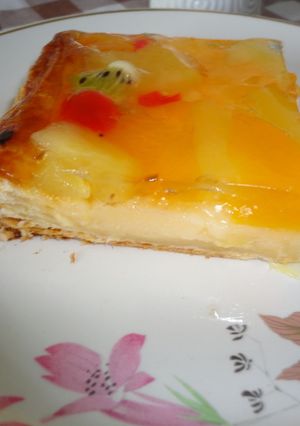 Una foto de Hojaldre de frutas y natillas