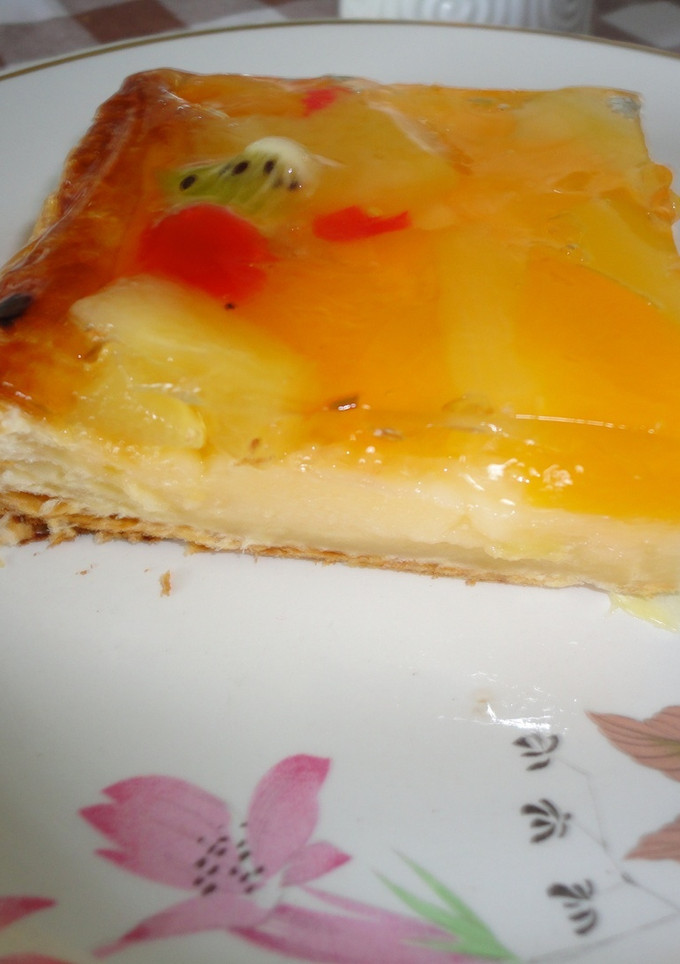 Una foto de Hojaldre de frutas y natillas