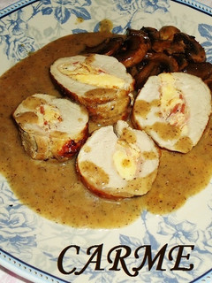 Una foto de Solomillo de cerdo relleno con salsa de champiñones