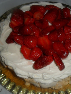 Una foto de Pavlova de fresa