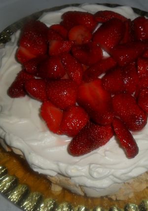Una foto de Pavlova de fresa