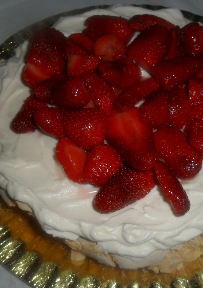 Una foto de Pavlova de fresa