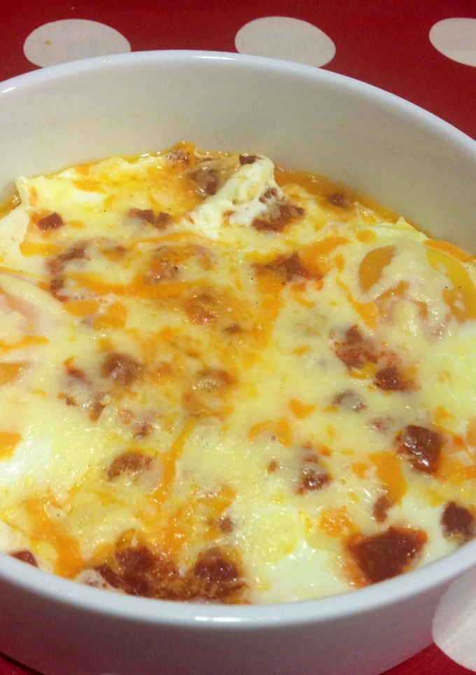 Una foto de Receta rápida de Huevos al plato