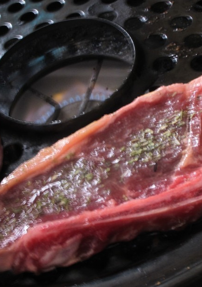 Una foto de Bifes de costillas a la parrigas