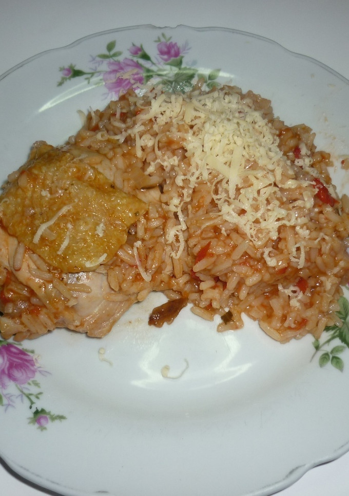Una foto de Guiso de arroz con pollo casero