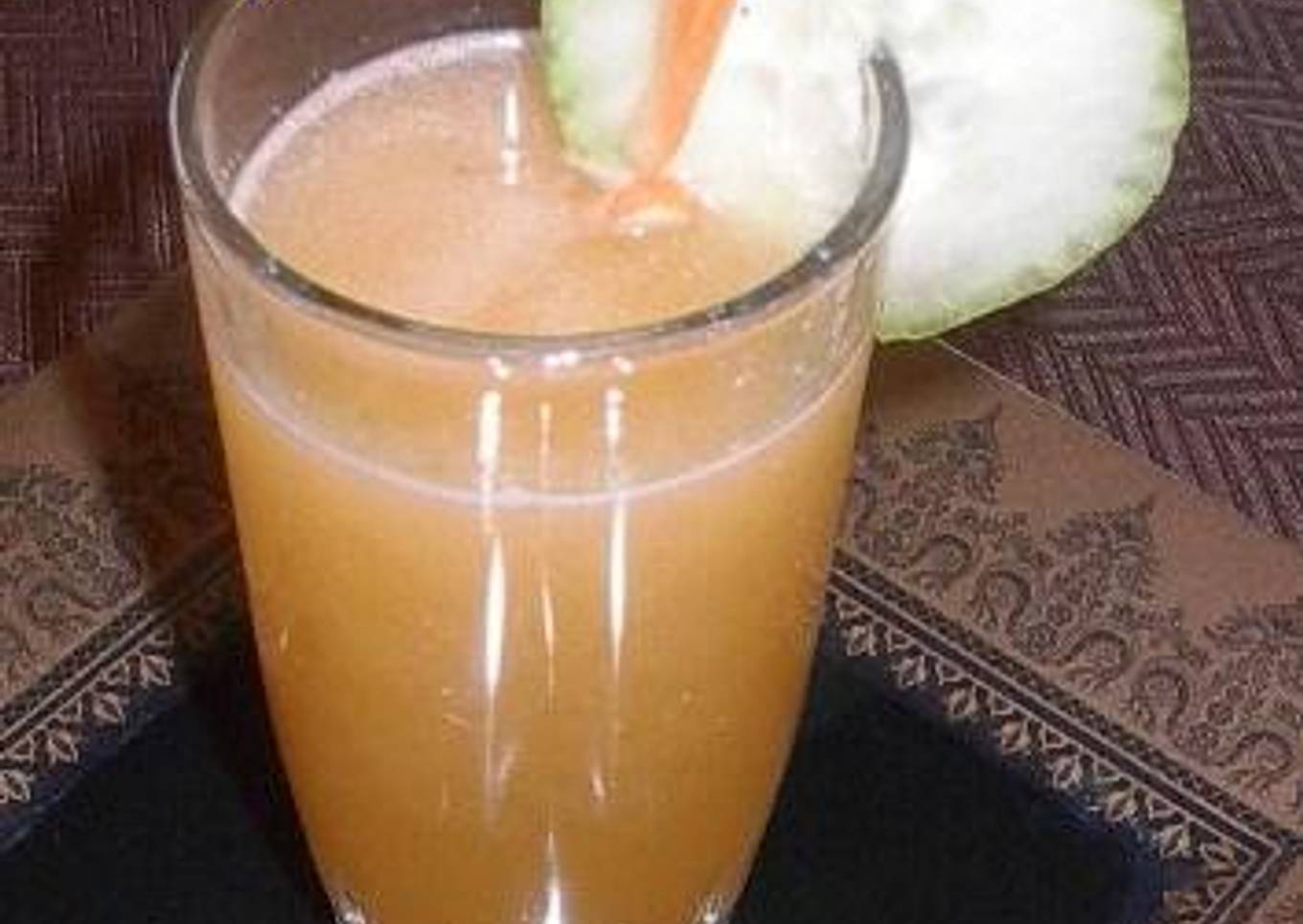 Agua fresca de frutas, pepino y zanahoria<br />