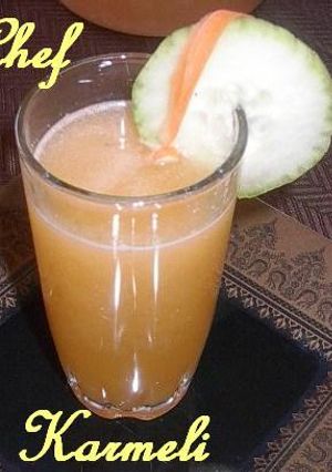 Una foto de Agua fresca de frutas, pepino y zanahoria