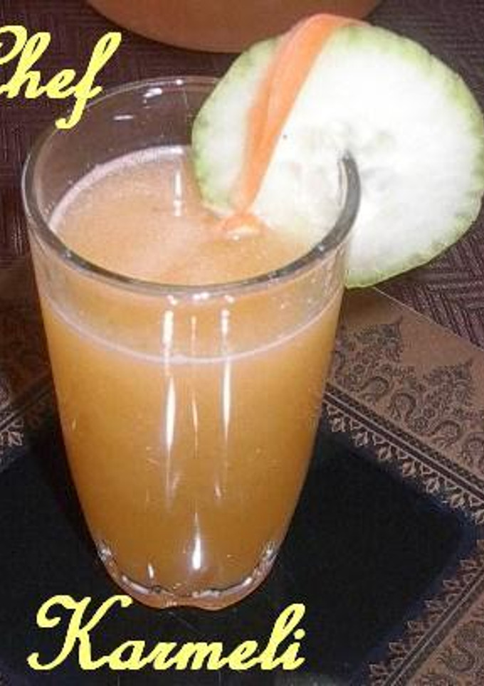 Una foto de Agua fresca de frutas, pepino y zanahoria