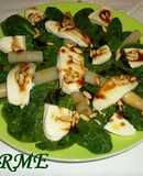 Ensalada de espinacas y mozzarella fresca con vinagreta y piñones