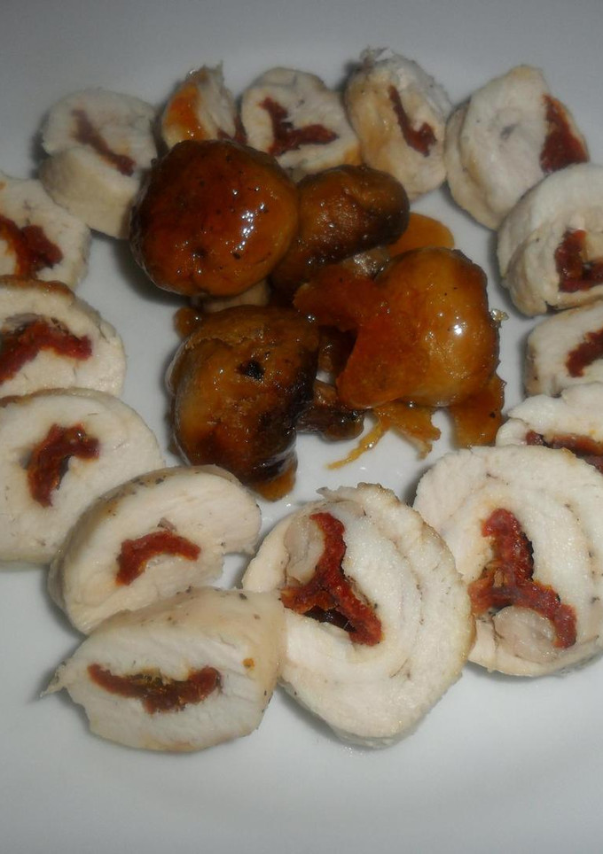 Una foto de Rollitos de pollo con champiñones acaramelados