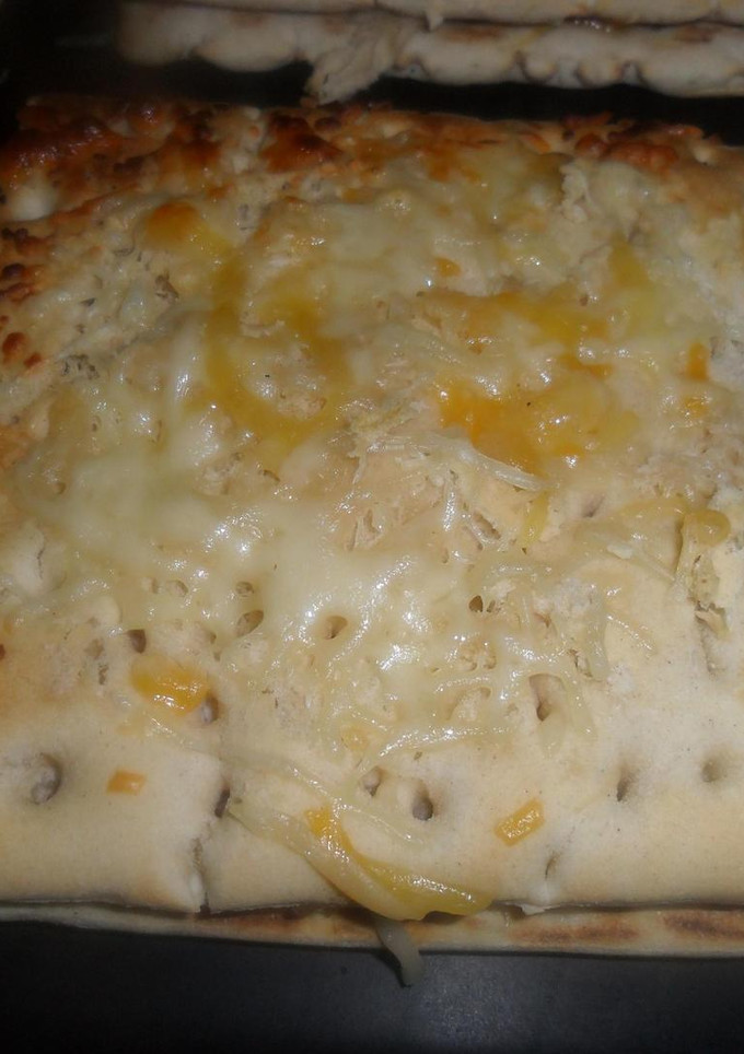 Una foto de Flatbread de cuatro quesos