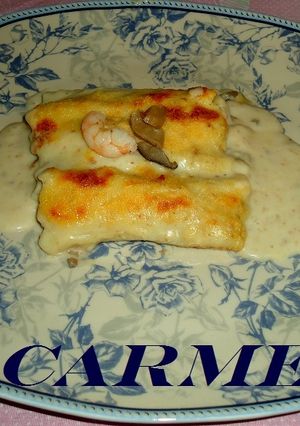 Una foto de Canelones de setas y langostinos