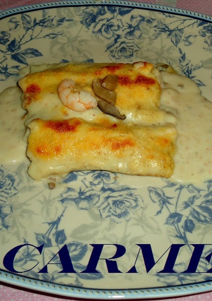 Una foto de Canelones de setas y langostinos