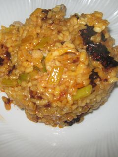 Una foto de Arroz con chipirones y ajos tiernos