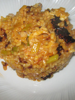 Una foto de Arroz con chipirones y ajos tiernos