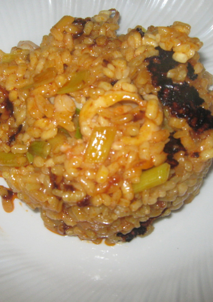 Una foto de Arroz con chipirones y ajos tiernos