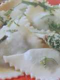 Raviolis con salsa de mantequilla a la salvia
