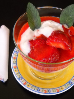 Foto principal de Crema de queso con salsa de fresones