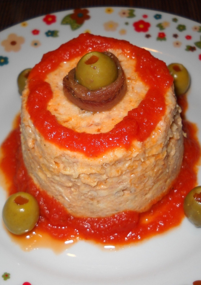 Una foto de Flan de merluza con tomate