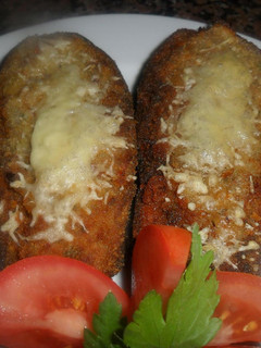 Una foto de Berenjenas rellenas, rebozadas, fritas y horneadas