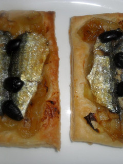 Una foto de Mini tartas de hojaldre con sardinas