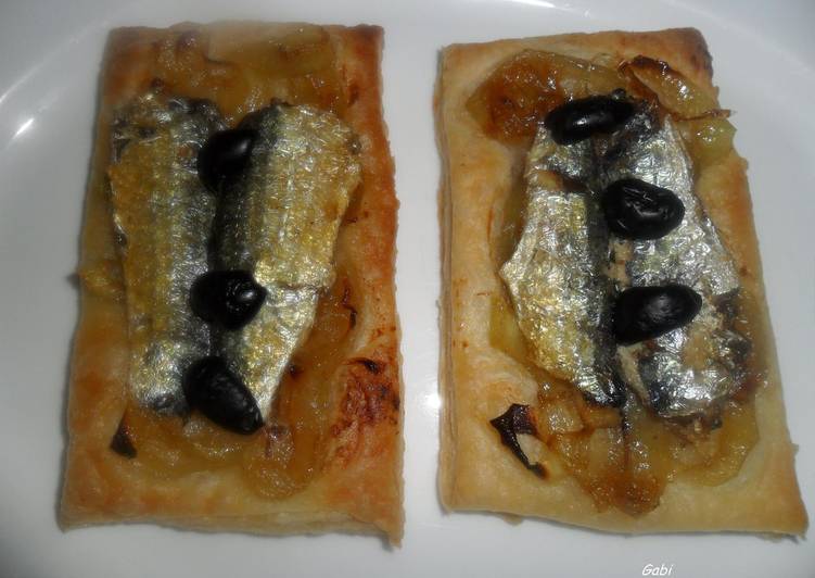 Mini tartas de hojaldre con sardinas