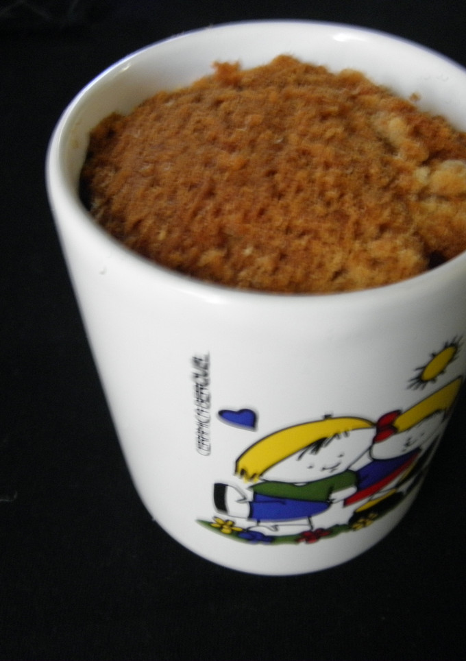 Una foto de Budincito de dulce de leche  en taza al microondas