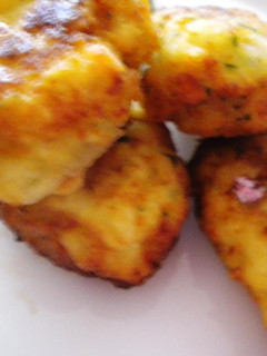 Una foto de Fritos de pan y queso