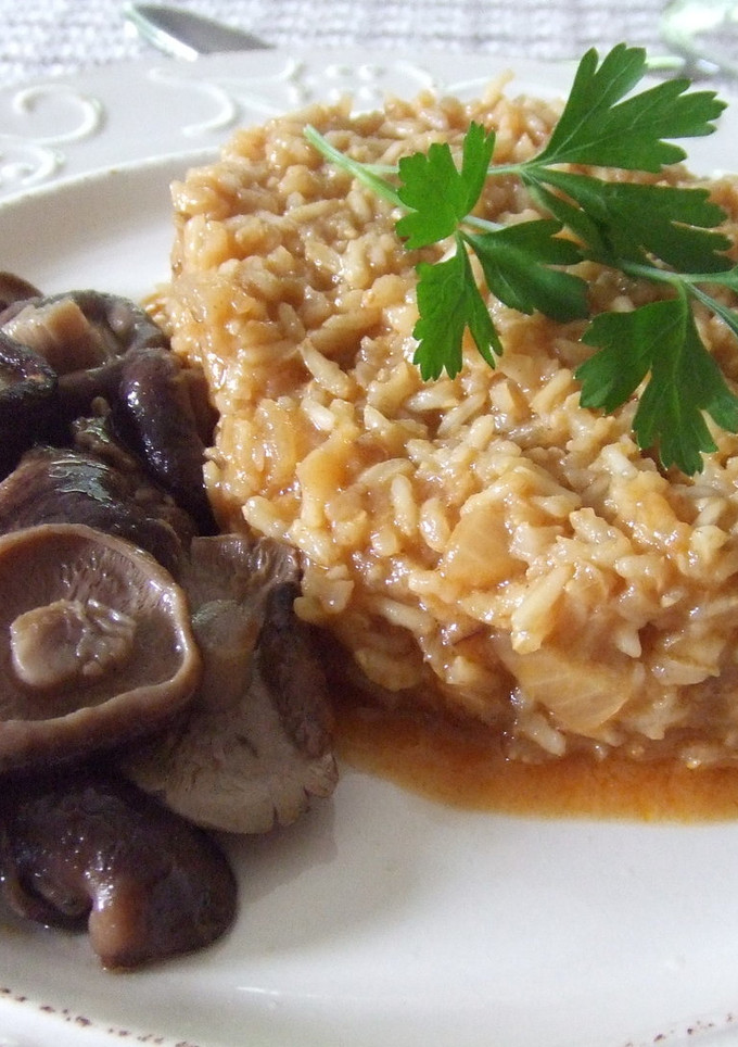 Una foto de Arroz integral con setas shitake