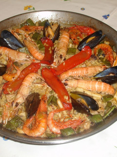 Una foto de Paella de marisco