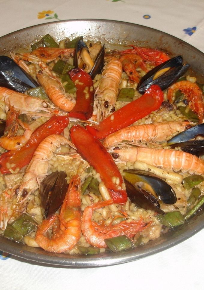 Una foto de Paella de marisco