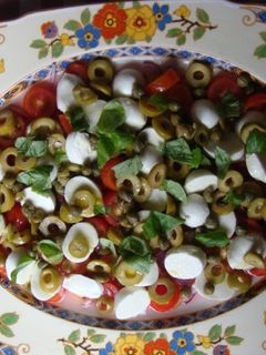 Una foto de Ensalada mediterránea con mozzarella