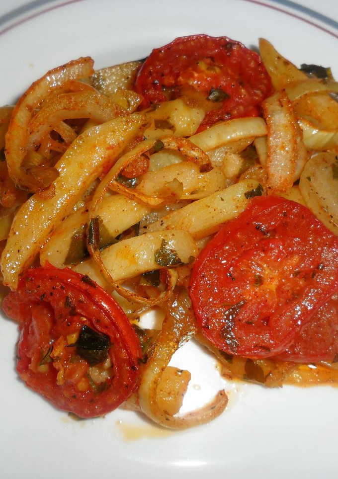 Una foto de Patatas bastón con verduras al horno