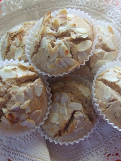 Una foto de Muffins integrales de almendras y jengibre
